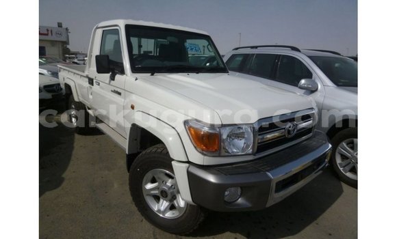 Acheter Import Voiture Toyota Land Cruiser Blanc à Import - Dubai, Bujumbura Acheter Import Voiture Toyota Land Cruiser Blanc à Import - Dubai, Bujumbura