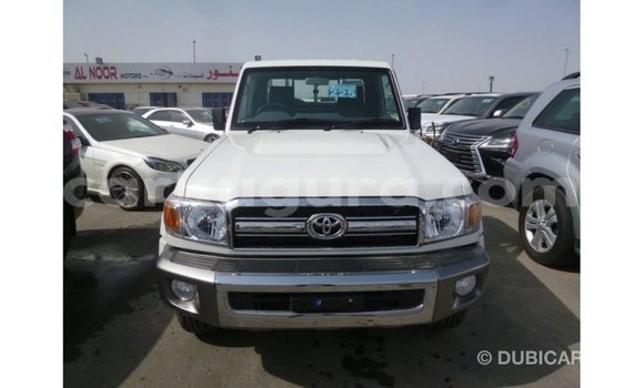Acheter Import Voiture Toyota Land Cruiser Blanc à Import - Dubai, Bujumbura Acheter Import Voiture Toyota Land Cruiser Blanc à Import - Dubai, Bujumbura