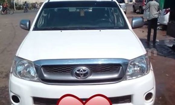 Nunua Ilio tumika Toyota Hilux Nyeupe Gari ndani ya Bujumbura nchini Bujumbura Nunua Ilio tumika Toyota Hilux Nyeupe Gari ndani ya Bujumbura nchini Bujumbura