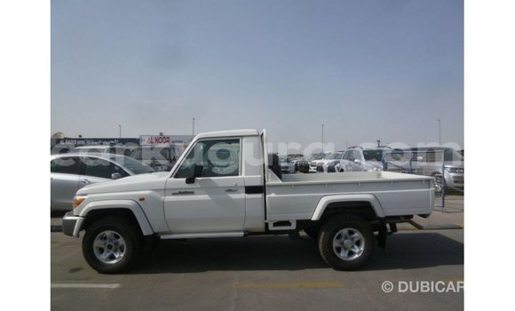 Acheter Import Voiture Toyota Land Cruiser Blanc à Import - Dubai, Bujumbura Acheter Import Voiture Toyota Land Cruiser Blanc à Import - Dubai, Bujumbura