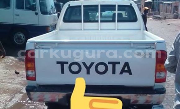 Buy Used Toyota Hilux White Car in Bujumbura in Bujumbura Buy Used Toyota Hilux White Car in Bujumbura in Bujumbura