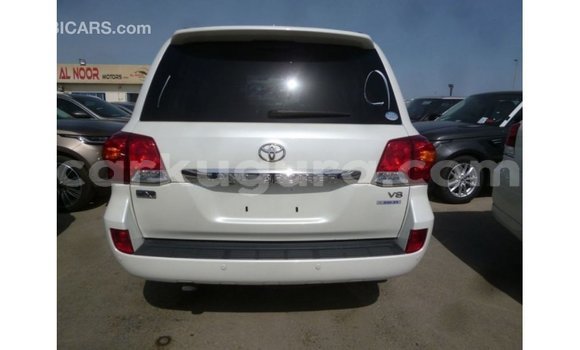 Buy Import Toyota Land Cruiser White Car in Import - Dubai in Bujumbura Buy Import Toyota Land Cruiser White Car in Import - Dubai in Bujumbura