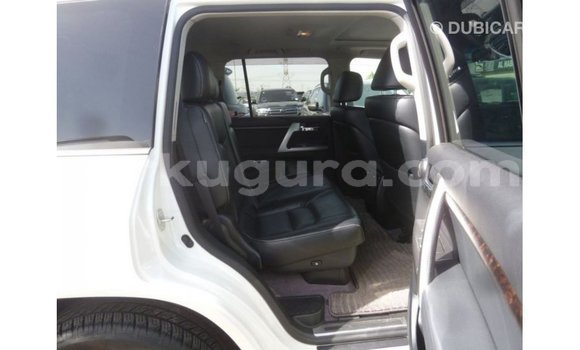 Buy Import Toyota Land Cruiser White Car in Import - Dubai in Bujumbura Buy Import Toyota Land Cruiser White Car in Import - Dubai in Bujumbura