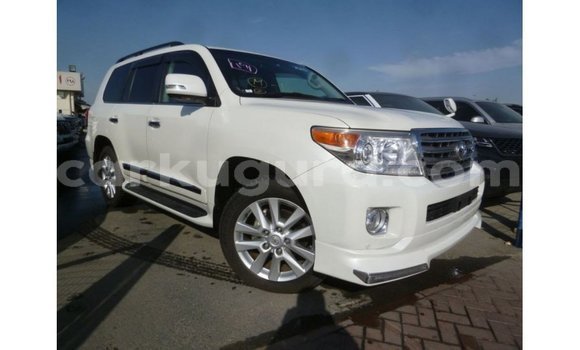 Acheter Import Voiture Toyota Land Cruiser Blanc à Import - Dubai, Bujumbura Acheter Import Voiture Toyota Land Cruiser Blanc à Import - Dubai, Bujumbura