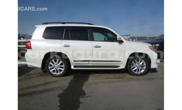 Acheter Import Voiture Toyota Land Cruiser Blanc à Import - Dubai, Bujumbura Acheter Import Voiture Toyota Land Cruiser Blanc à Import - Dubai, Bujumbura
