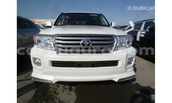Acheter Import Voiture Toyota Land Cruiser Blanc à Import - Dubai, Bujumbura Acheter Import Voiture Toyota Land Cruiser Blanc à Import - Dubai, Bujumbura
