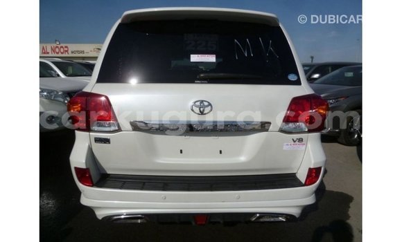 Acheter Import Voiture Toyota Land Cruiser Blanc à Import - Dubai, Bujumbura Acheter Import Voiture Toyota Land Cruiser Blanc à Import - Dubai, Bujumbura