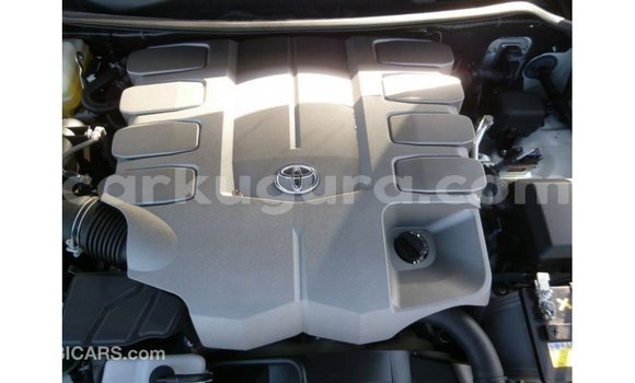 Acheter Import Voiture Toyota Land Cruiser Blanc à Import - Dubai, Bujumbura Acheter Import Voiture Toyota Land Cruiser Blanc à Import - Dubai, Bujumbura