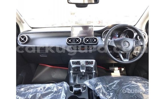 Acheter Import Voiture Mercedes-Benz 250 Noir à Import - Dubai, Bujumbura Acheter Import Voiture Mercedes-Benz 250 Noir à Import - Dubai, Bujumbura