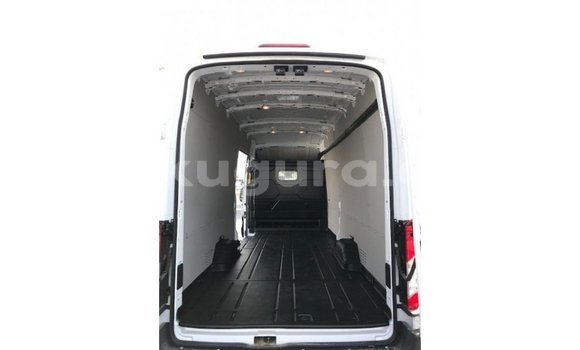 Nunua Imported Ford AEV AMBULANCE Nyeupe Lori ndani ya Import - Dubai nchini Bujumbura Nunua Imported Ford AEV AMBULANCE Nyeupe Lori ndani ya Import - Dubai nchini Bujumbura