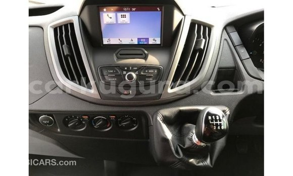 Nunua Imported Ford AEV AMBULANCE Nyeupe Lori ndani ya Import - Dubai nchini Bujumbura Nunua Imported Ford AEV AMBULANCE Nyeupe Lori ndani ya Import - Dubai nchini Bujumbura