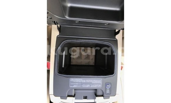 Acheter Import Voiture Toyota Land Cruiser Noir à Import - Dubai, Bujumbura Acheter Import Voiture Toyota Land Cruiser Noir à Import - Dubai, Bujumbura