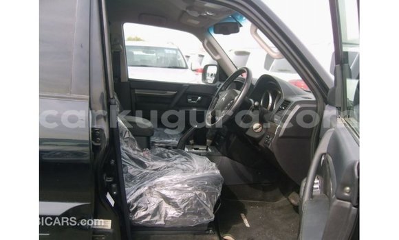 Acheter Import Voiture Mitsubishi Pajero Noir à Import - Dubai, Bujumbura Acheter Import Voiture Mitsubishi Pajero Noir à Import - Dubai, Bujumbura