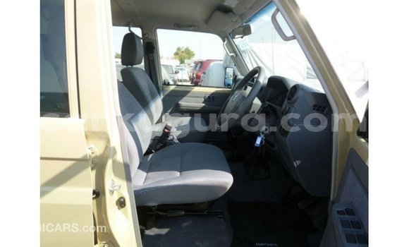 Nunua Imported Toyota Land Cruiser Beige Gari ndani ya Import - Dubai nchini Bujumbura Nunua Imported Toyota Land Cruiser Beige Gari ndani ya Import - Dubai nchini Bujumbura