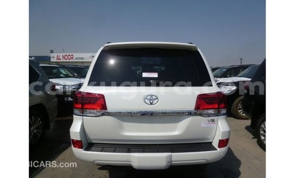 Acheter Import Voiture Toyota Land Cruiser Blanc à Import - Dubai, Bujumbura Acheter Import Voiture Toyota Land Cruiser Blanc à Import - Dubai, Bujumbura