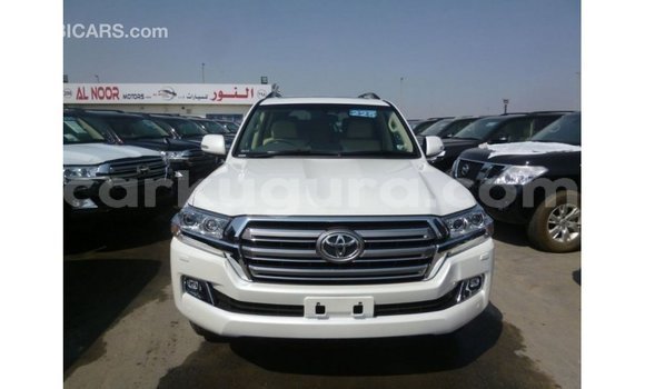 Acheter Import Voiture Toyota Land Cruiser Blanc à Import - Dubai, Bujumbura Acheter Import Voiture Toyota Land Cruiser Blanc à Import - Dubai, Bujumbura