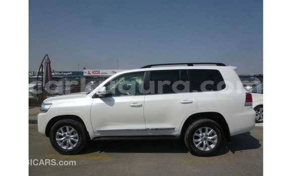 Acheter Import Voiture Toyota Land Cruiser Blanc à Import - Dubai, Bujumbura Acheter Import Voiture Toyota Land Cruiser Blanc à Import - Dubai, Bujumbura