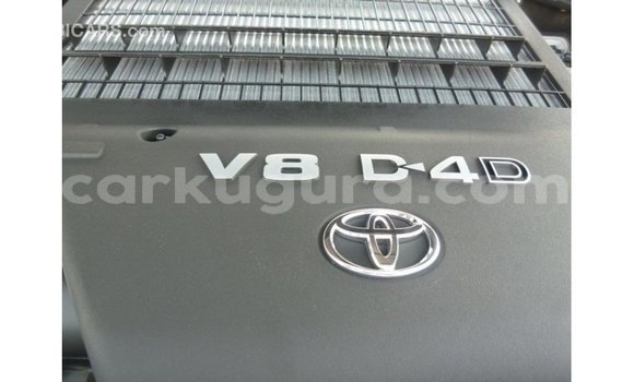 Acheter Import Voiture Toyota Land Cruiser Blanc à Import - Dubai, Bujumbura Acheter Import Voiture Toyota Land Cruiser Blanc à Import - Dubai, Bujumbura
