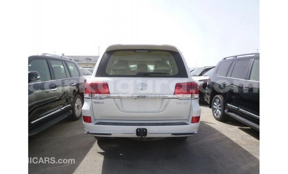 Buy Import Toyota Land Cruiser White Car in Import - Dubai in Bujumbura Buy Import Toyota Land Cruiser White Car in Import - Dubai in Bujumbura
