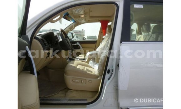 Buy Import Toyota Land Cruiser White Car in Import - Dubai in Bujumbura Buy Import Toyota Land Cruiser White Car in Import - Dubai in Bujumbura