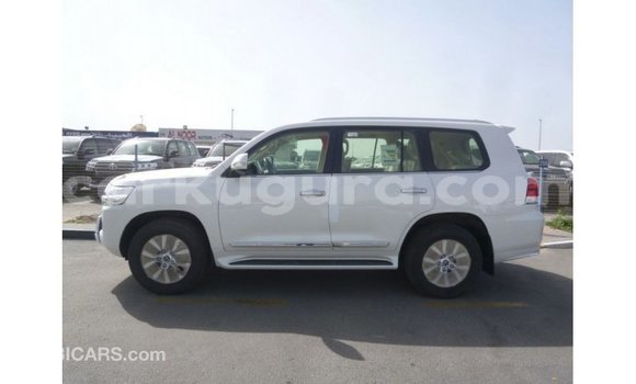 Buy Import Toyota Land Cruiser White Car in Import - Dubai in Bujumbura Buy Import Toyota Land Cruiser White Car in Import - Dubai in Bujumbura