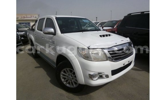 Nunua Imported Toyota Hilux Nyeupe Gari ndani ya Import - Dubai nchini Bujumbura Nunua Imported Toyota Hilux Nyeupe Gari ndani ya Import - Dubai nchini Bujumbura