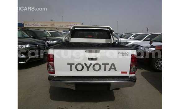 Nunua Imported Toyota Hilux Nyeupe Gari ndani ya Import - Dubai nchini Bujumbura Nunua Imported Toyota Hilux Nyeupe Gari ndani ya Import - Dubai nchini Bujumbura