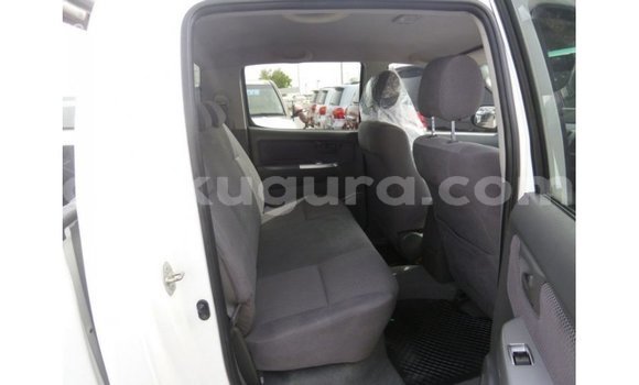 Nunua Imported Toyota Hilux Nyeupe Gari ndani ya Import - Dubai nchini Bujumbura Nunua Imported Toyota Hilux Nyeupe Gari ndani ya Import - Dubai nchini Bujumbura