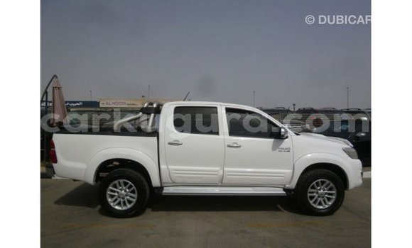 Nunua Imported Toyota Hilux Nyeupe Gari ndani ya Import - Dubai nchini Bujumbura Nunua Imported Toyota Hilux Nyeupe Gari ndani ya Import - Dubai nchini Bujumbura