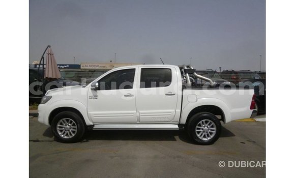 Nunua Imported Toyota Hilux Nyeupe Gari ndani ya Import - Dubai nchini Bujumbura Nunua Imported Toyota Hilux Nyeupe Gari ndani ya Import - Dubai nchini Bujumbura