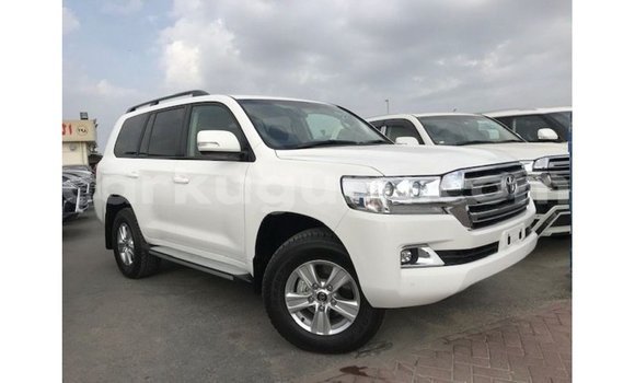 Acheter Import Voiture Toyota Land Cruiser Blanc à Import - Dubai, Bujumbura Acheter Import Voiture Toyota Land Cruiser Blanc à Import - Dubai, Bujumbura