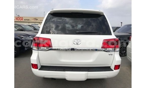Acheter Import Voiture Toyota Land Cruiser Blanc à Import - Dubai, Bujumbura Acheter Import Voiture Toyota Land Cruiser Blanc à Import - Dubai, Bujumbura