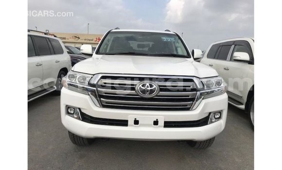 Acheter Import Voiture Toyota Land Cruiser Blanc à Import - Dubai, Bujumbura Acheter Import Voiture Toyota Land Cruiser Blanc à Import - Dubai, Bujumbura