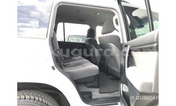 Acheter Import Voiture Toyota Land Cruiser Blanc à Import - Dubai, Bujumbura Acheter Import Voiture Toyota Land Cruiser Blanc à Import - Dubai, Bujumbura