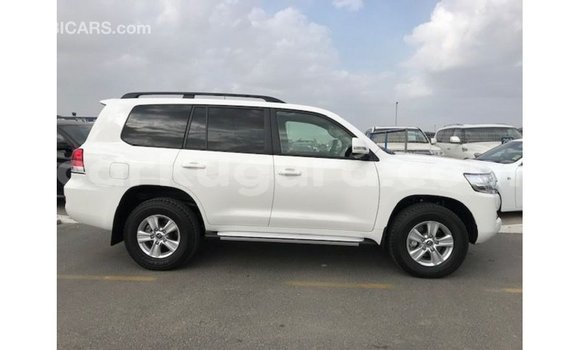 Acheter Import Voiture Toyota Land Cruiser Blanc à Import - Dubai, Bujumbura Acheter Import Voiture Toyota Land Cruiser Blanc à Import - Dubai, Bujumbura