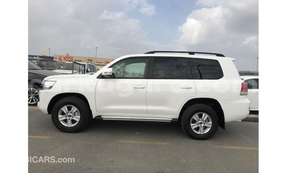 Acheter Import Voiture Toyota Land Cruiser Blanc à Import - Dubai, Bujumbura Acheter Import Voiture Toyota Land Cruiser Blanc à Import - Dubai, Bujumbura