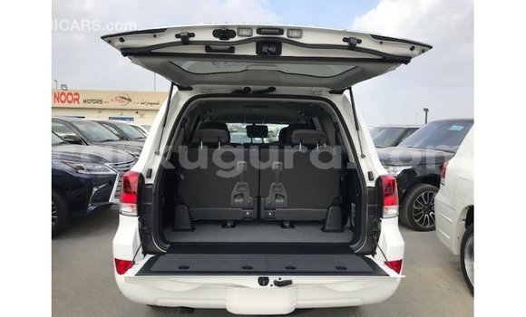 Acheter Import Voiture Toyota Land Cruiser Blanc à Import - Dubai, Bujumbura Acheter Import Voiture Toyota Land Cruiser Blanc à Import - Dubai, Bujumbura