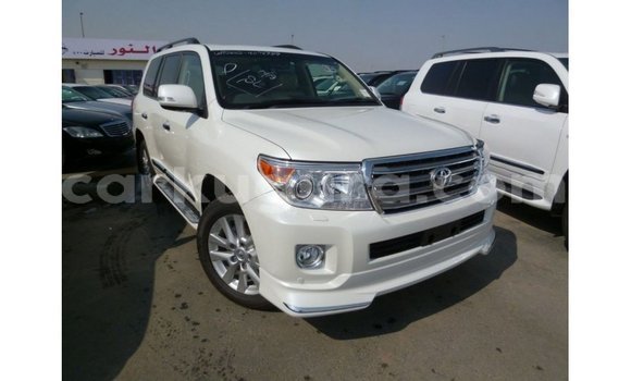 Acheter Import Voiture Toyota Land Cruiser Blanc à Import - Dubai, Bujumbura Acheter Import Voiture Toyota Land Cruiser Blanc à Import - Dubai, Bujumbura