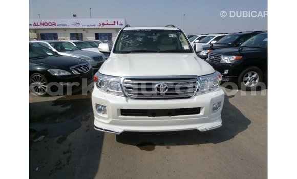 Acheter Import Voiture Toyota Land Cruiser Blanc à Import - Dubai, Bujumbura Acheter Import Voiture Toyota Land Cruiser Blanc à Import - Dubai, Bujumbura