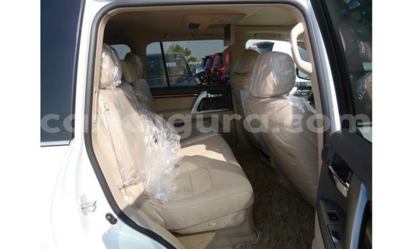 Acheter Import Voiture Toyota Land Cruiser Blanc à Import - Dubai, Bujumbura Acheter Import Voiture Toyota Land Cruiser Blanc à Import - Dubai, Bujumbura
