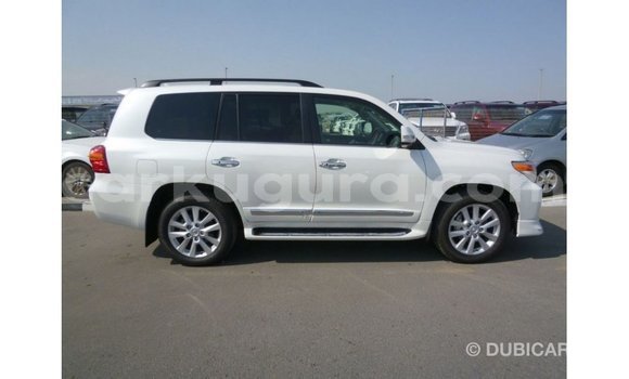 Acheter Import Voiture Toyota Land Cruiser Blanc à Import - Dubai, Bujumbura Acheter Import Voiture Toyota Land Cruiser Blanc à Import - Dubai, Bujumbura