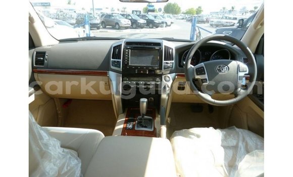 Acheter Import Voiture Toyota Land Cruiser Blanc à Import - Dubai, Bujumbura Acheter Import Voiture Toyota Land Cruiser Blanc à Import - Dubai, Bujumbura