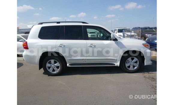 Acheter Import Voiture Toyota Land Cruiser Blanc à Import - Dubai, Bujumbura Acheter Import Voiture Toyota Land Cruiser Blanc à Import - Dubai, Bujumbura