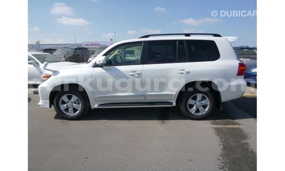 Acheter Import Voiture Toyota Land Cruiser Blanc à Import - Dubai, Bujumbura Acheter Import Voiture Toyota Land Cruiser Blanc à Import - Dubai, Bujumbura