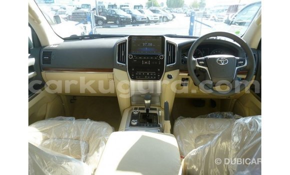 Acheter Import Voiture Toyota Land Cruiser Blanc à Import - Dubai, Bujumbura Acheter Import Voiture Toyota Land Cruiser Blanc à Import - Dubai, Bujumbura