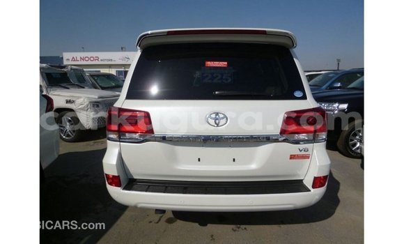 Acheter Import Voiture Toyota Land Cruiser Blanc à Import - Dubai, Bujumbura Acheter Import Voiture Toyota Land Cruiser Blanc à Import - Dubai, Bujumbura