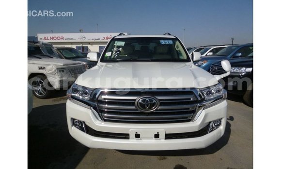 Acheter Import Voiture Toyota Land Cruiser Blanc à Import - Dubai, Bujumbura Acheter Import Voiture Toyota Land Cruiser Blanc à Import - Dubai, Bujumbura