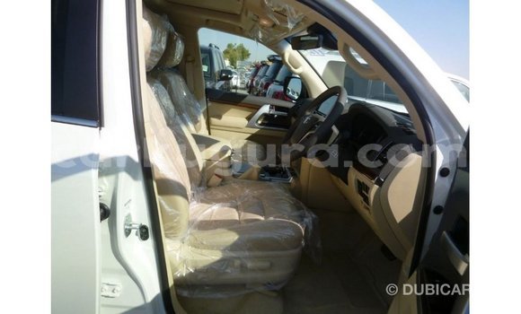 Acheter Import Voiture Toyota Land Cruiser Blanc à Import - Dubai, Bujumbura Acheter Import Voiture Toyota Land Cruiser Blanc à Import - Dubai, Bujumbura