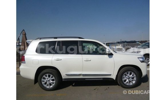 Acheter Import Voiture Toyota Land Cruiser Blanc à Import - Dubai, Bujumbura Acheter Import Voiture Toyota Land Cruiser Blanc à Import - Dubai, Bujumbura