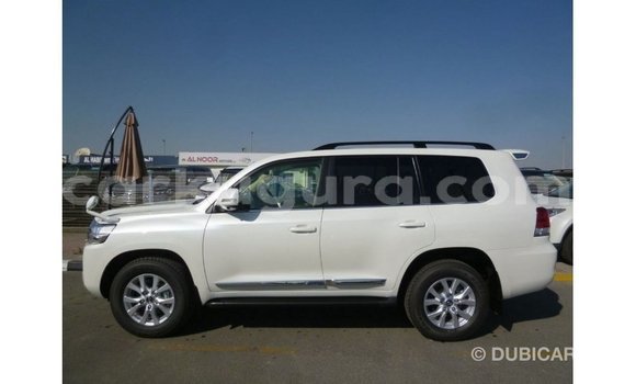 Acheter Import Voiture Toyota Land Cruiser Blanc à Import - Dubai, Bujumbura Acheter Import Voiture Toyota Land Cruiser Blanc à Import - Dubai, Bujumbura
